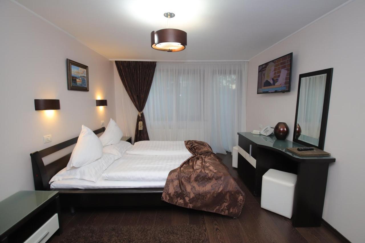 Hotel Complex Cochet à Buşteni Extérieur photo