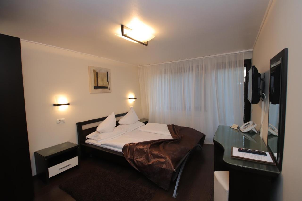 Hotel Complex Cochet à Buşteni Extérieur photo