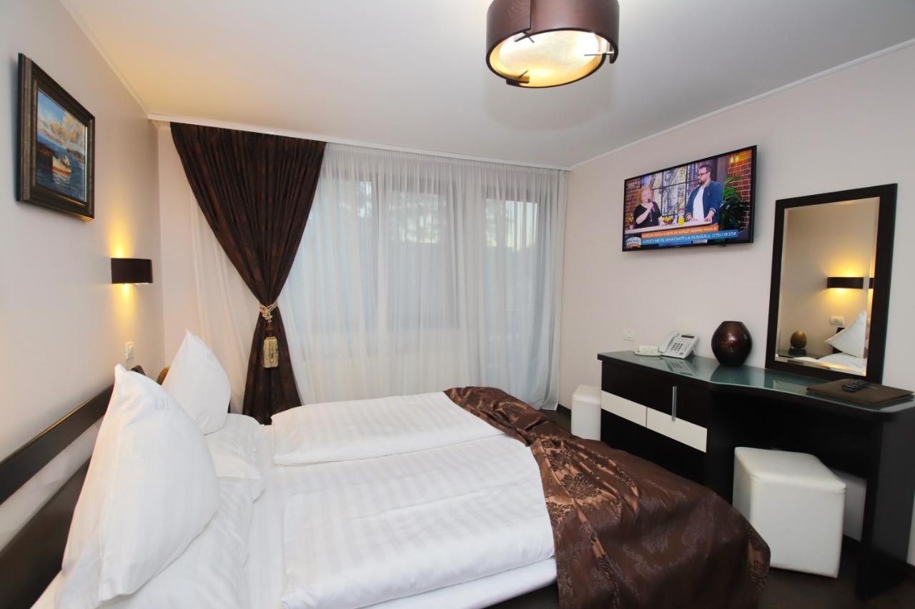 Hotel Complex Cochet à Buşteni Extérieur photo