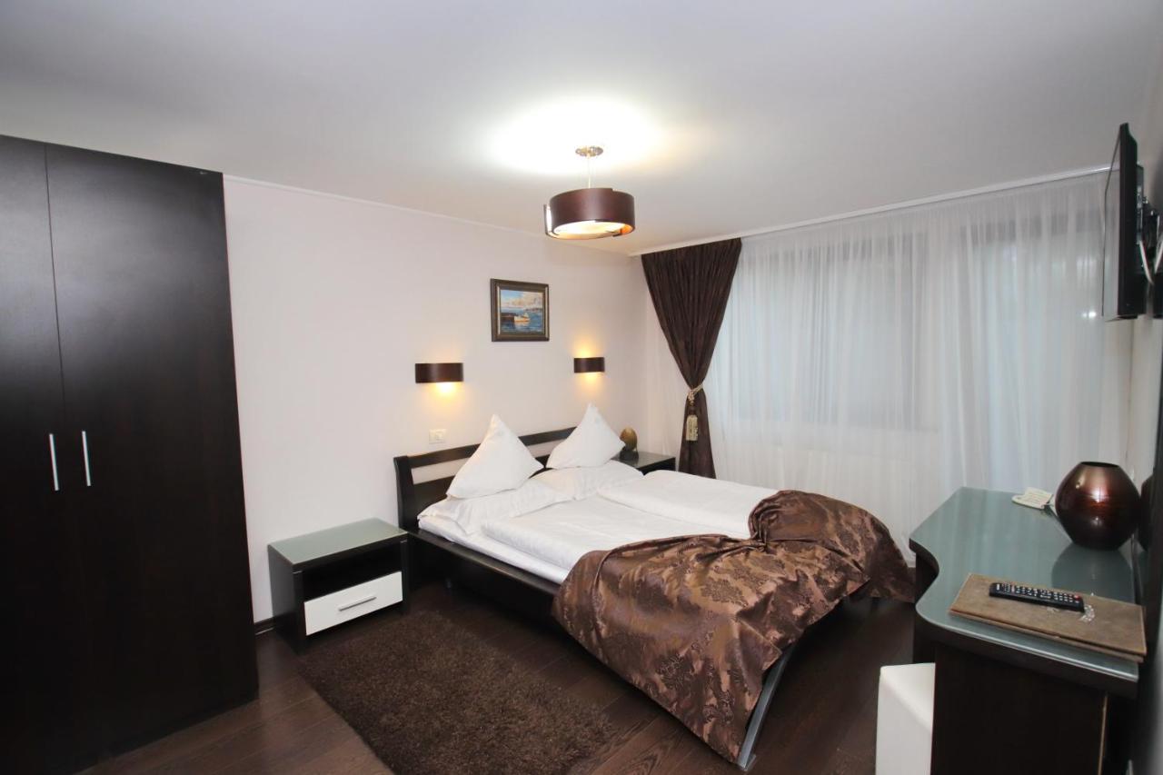Hotel Complex Cochet à Buşteni Extérieur photo