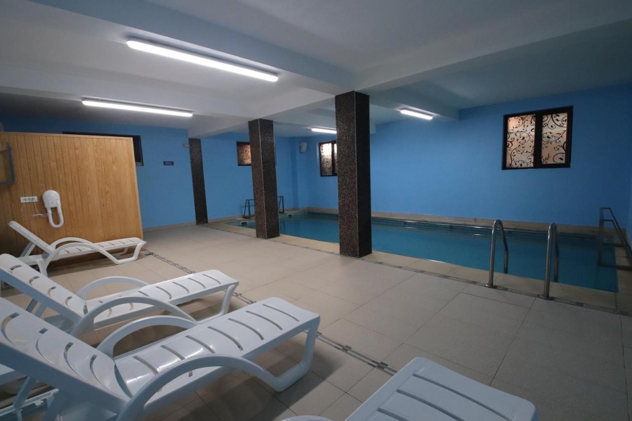 Hotel Complex Cochet à Buşteni Extérieur photo