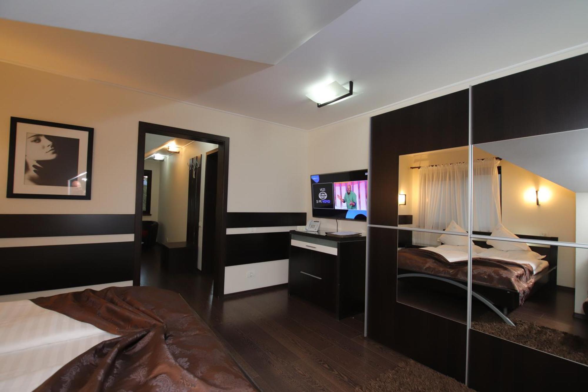 Hotel Complex Cochet à Buşteni Extérieur photo