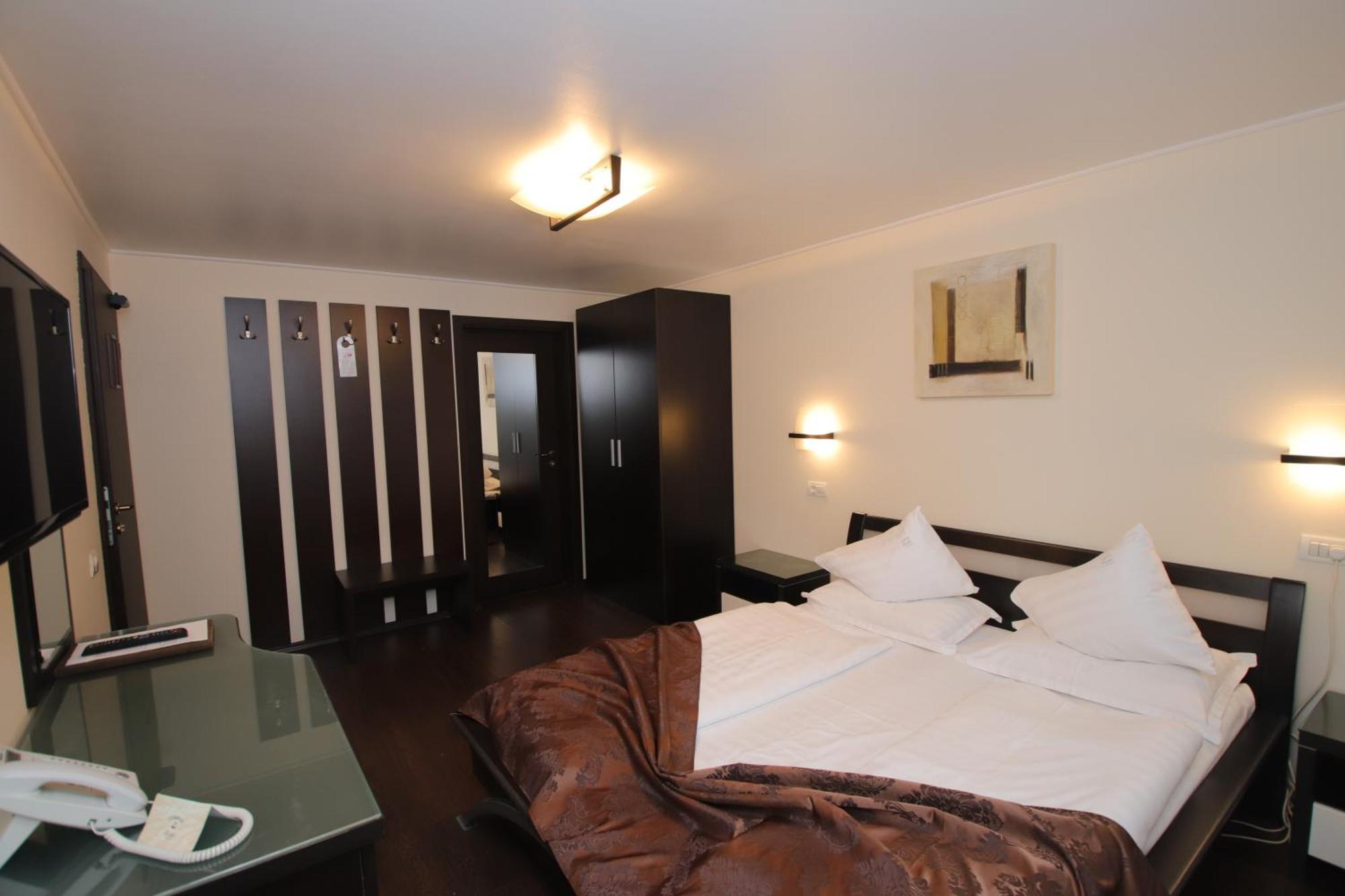 Hotel Complex Cochet à Buşteni Extérieur photo