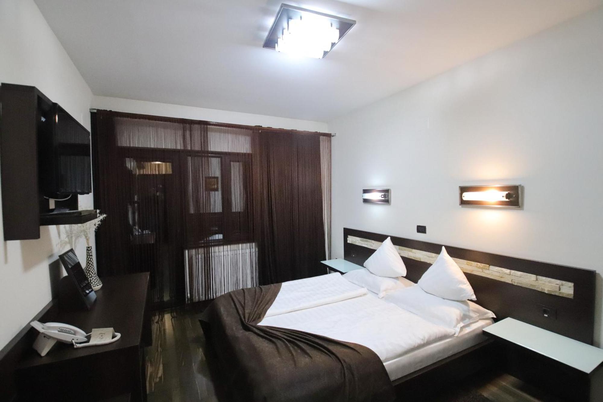 Hotel Complex Cochet à Buşteni Extérieur photo