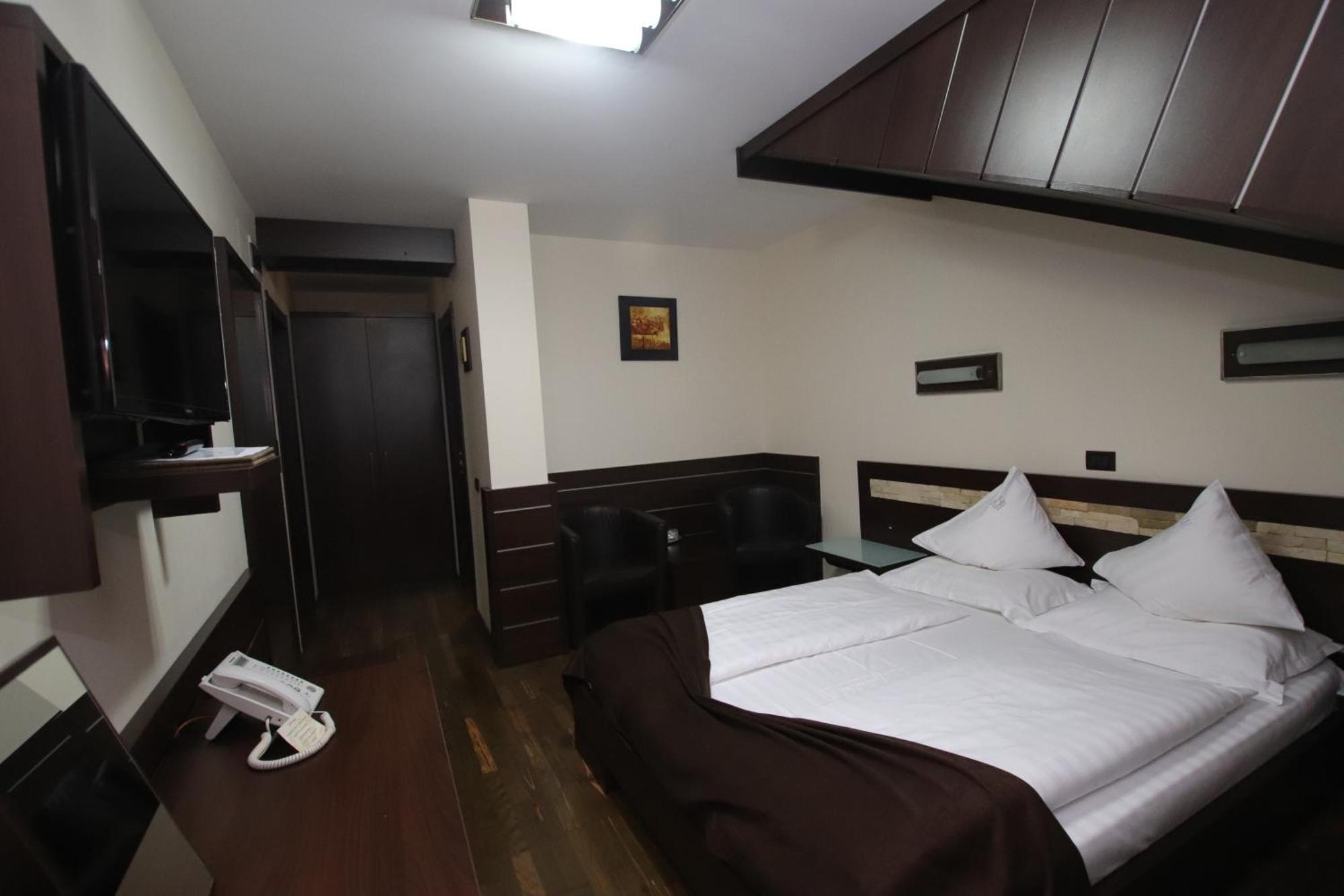Hotel Complex Cochet à Buşteni Extérieur photo