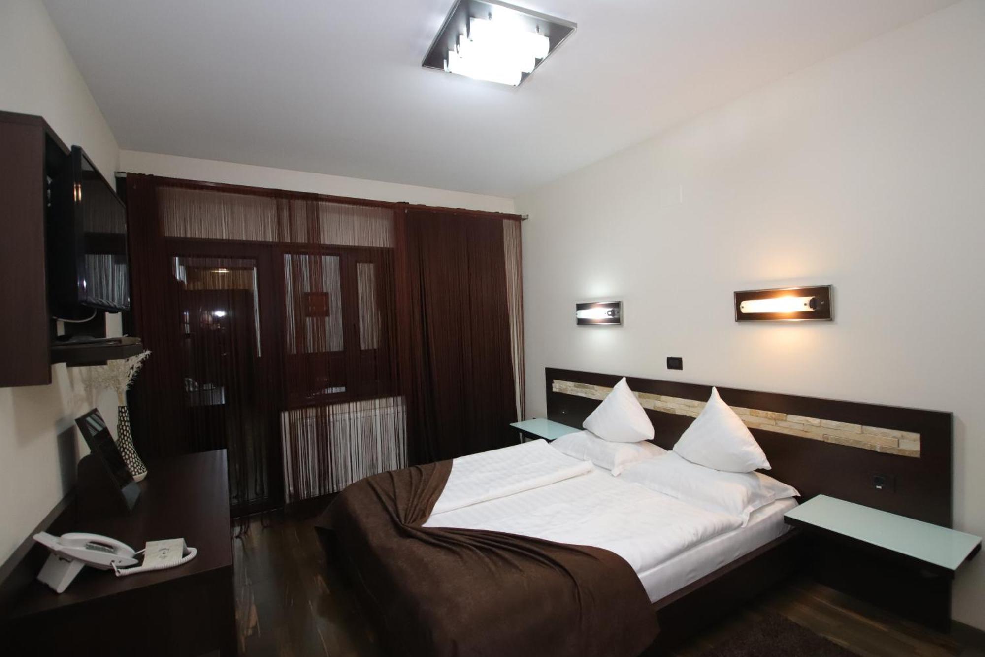 Hotel Complex Cochet à Buşteni Extérieur photo
