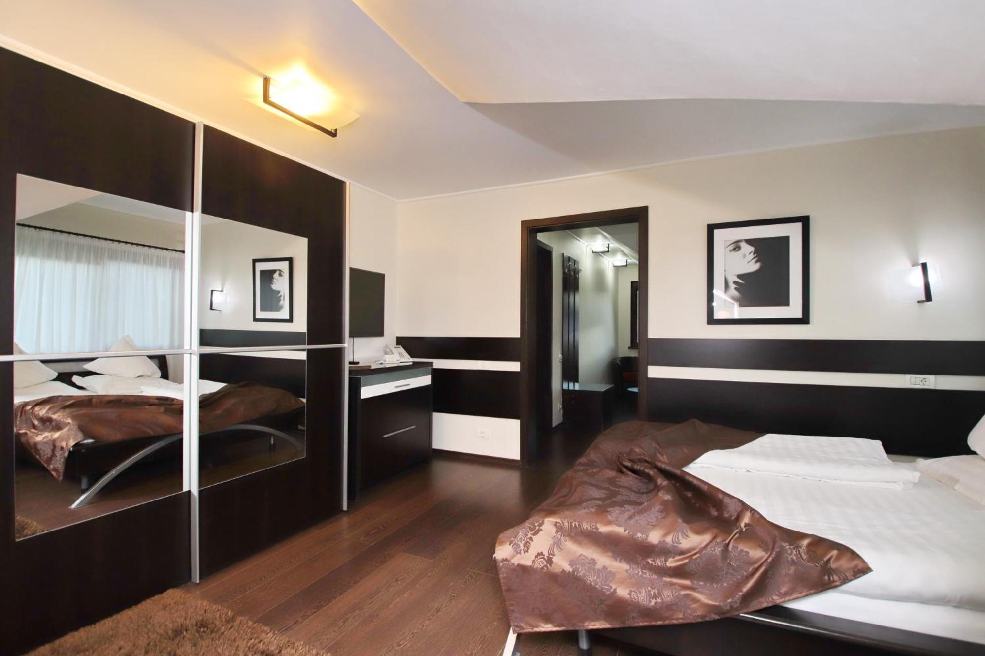 Hotel Complex Cochet à Buşteni Extérieur photo
