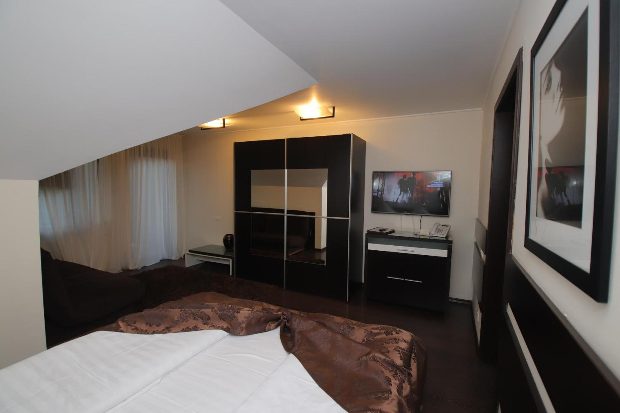 Hotel Complex Cochet à Buşteni Extérieur photo