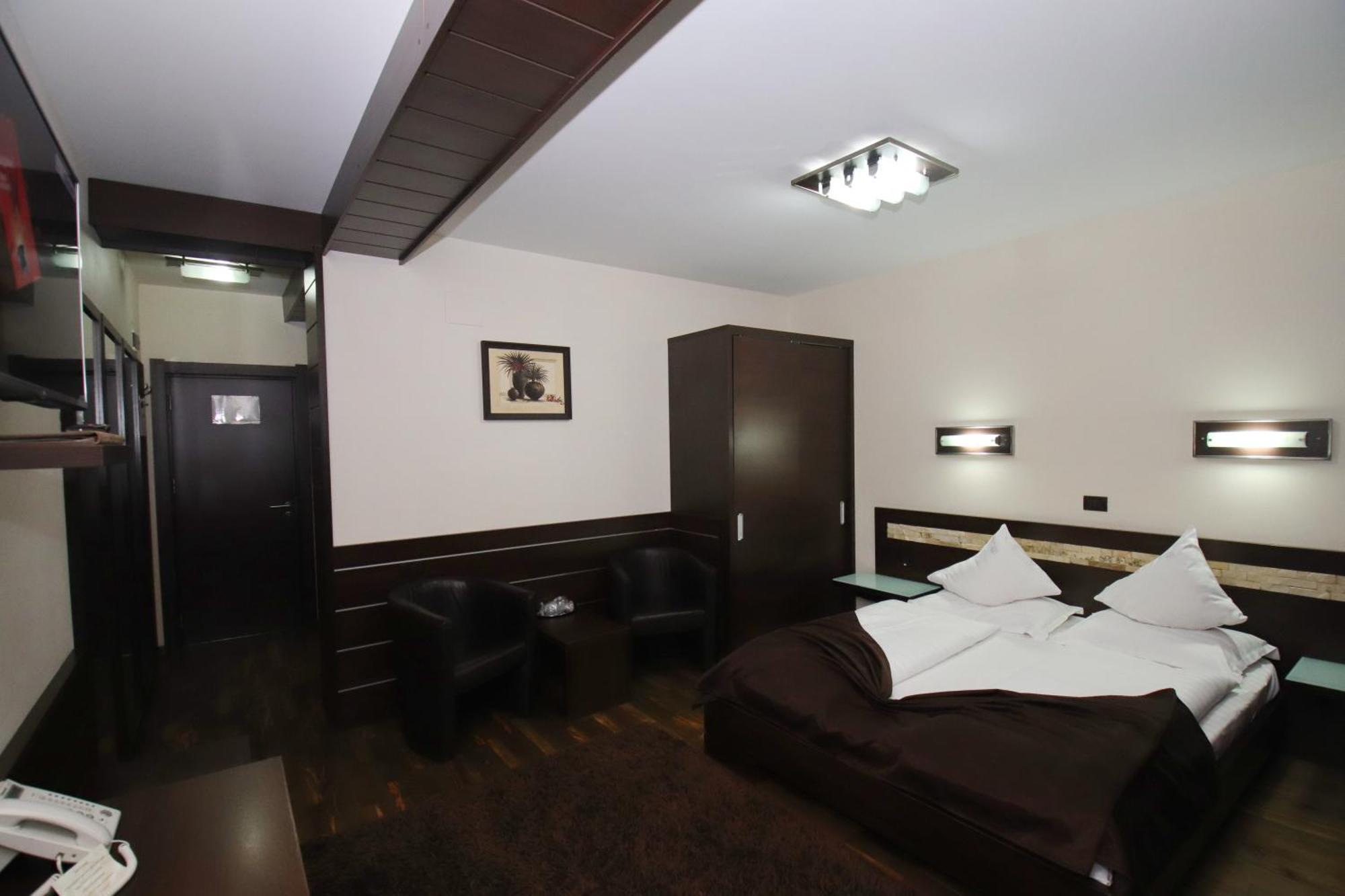 Hotel Complex Cochet à Buşteni Extérieur photo