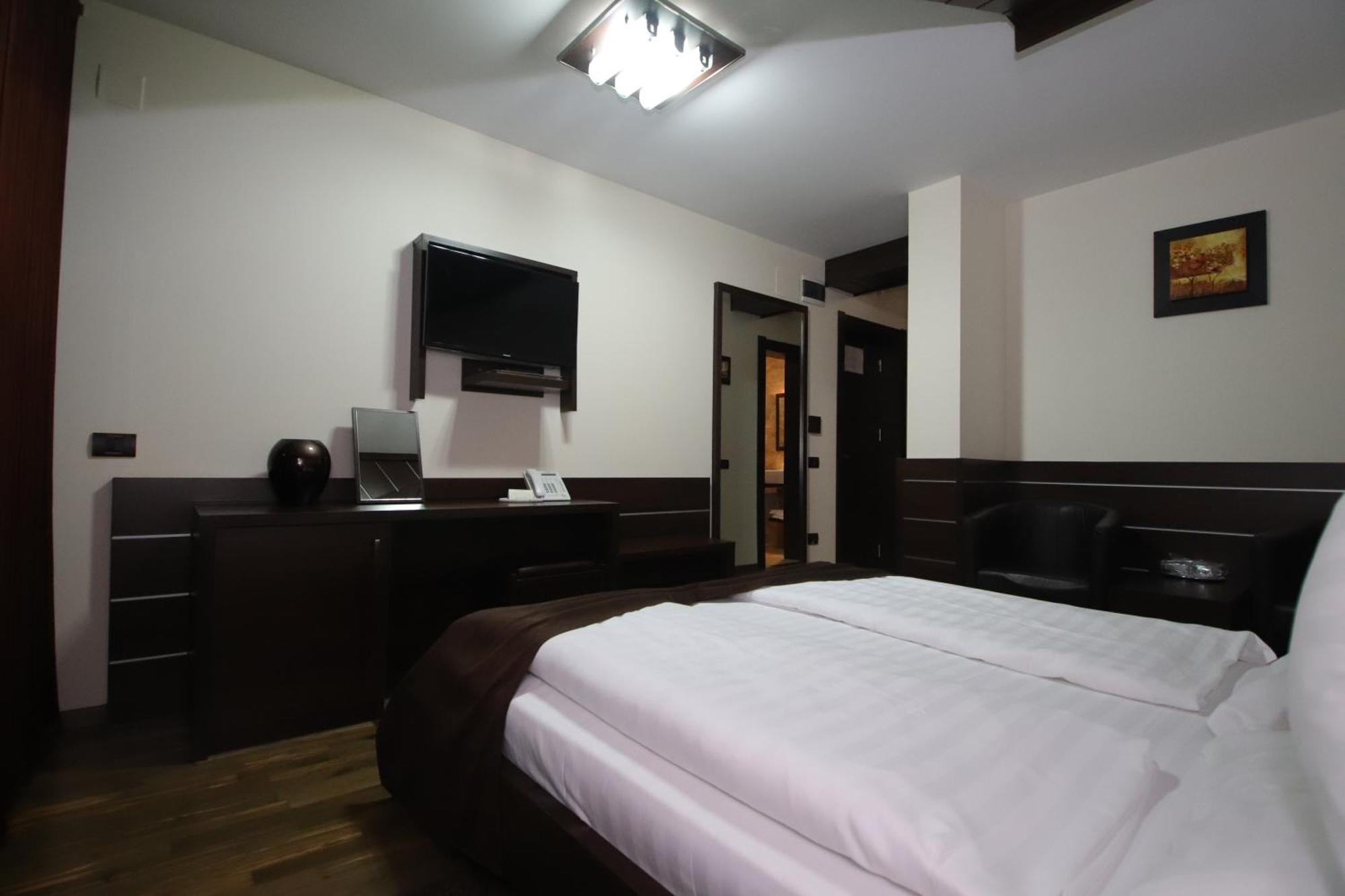 Hotel Complex Cochet à Buşteni Extérieur photo