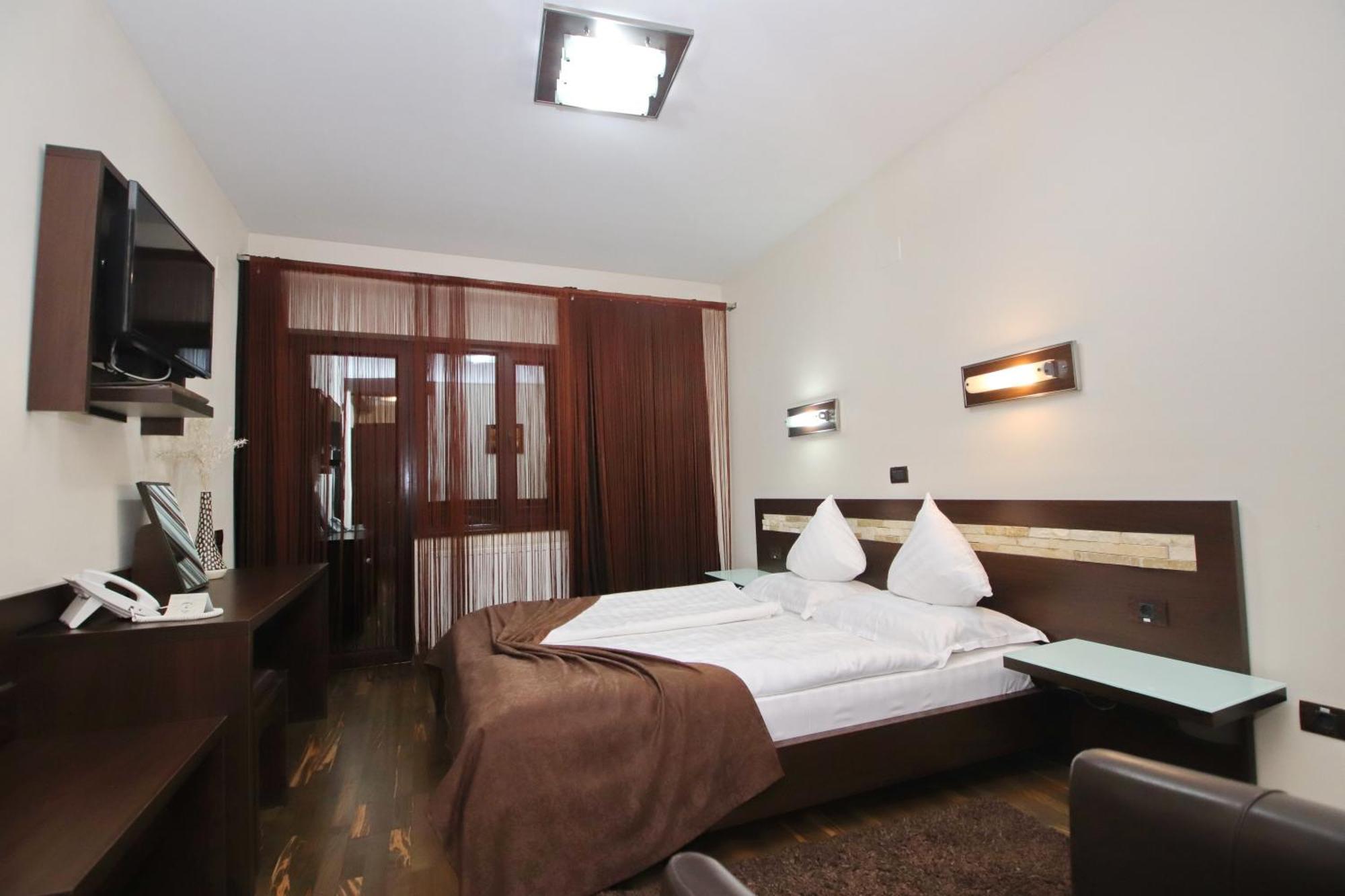Hotel Complex Cochet à Buşteni Extérieur photo