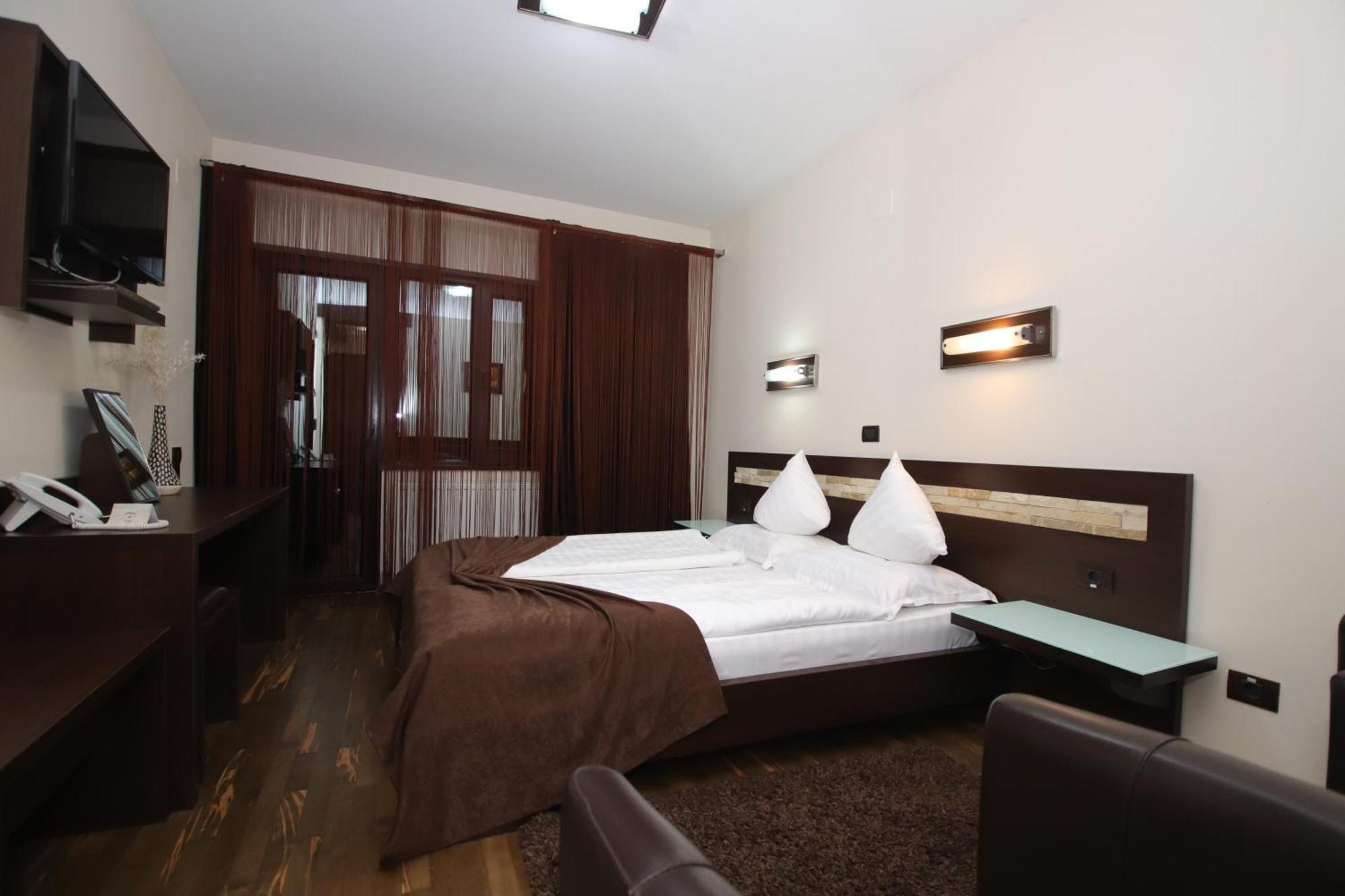 Hotel Complex Cochet à Buşteni Extérieur photo