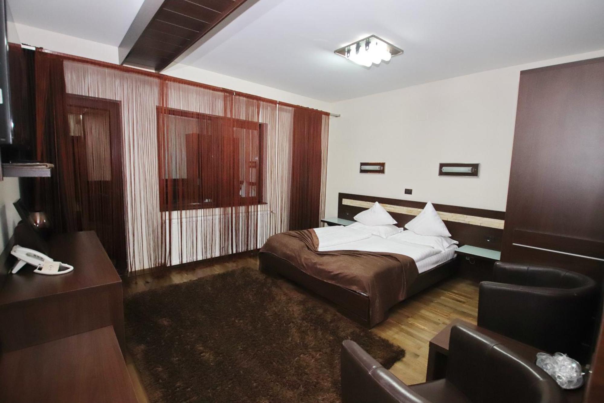 Hotel Complex Cochet à Buşteni Extérieur photo