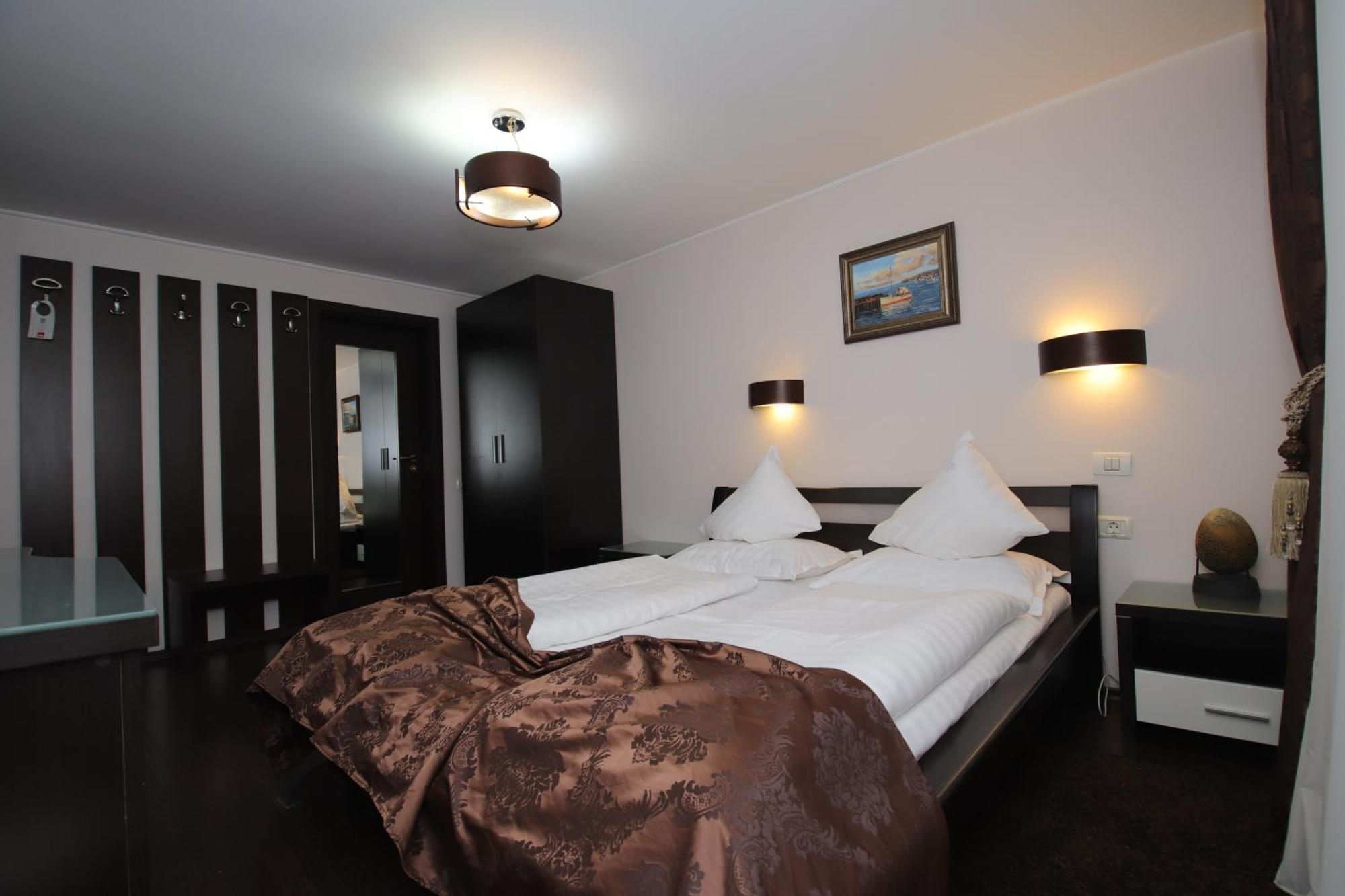 Hotel Complex Cochet à Buşteni Extérieur photo