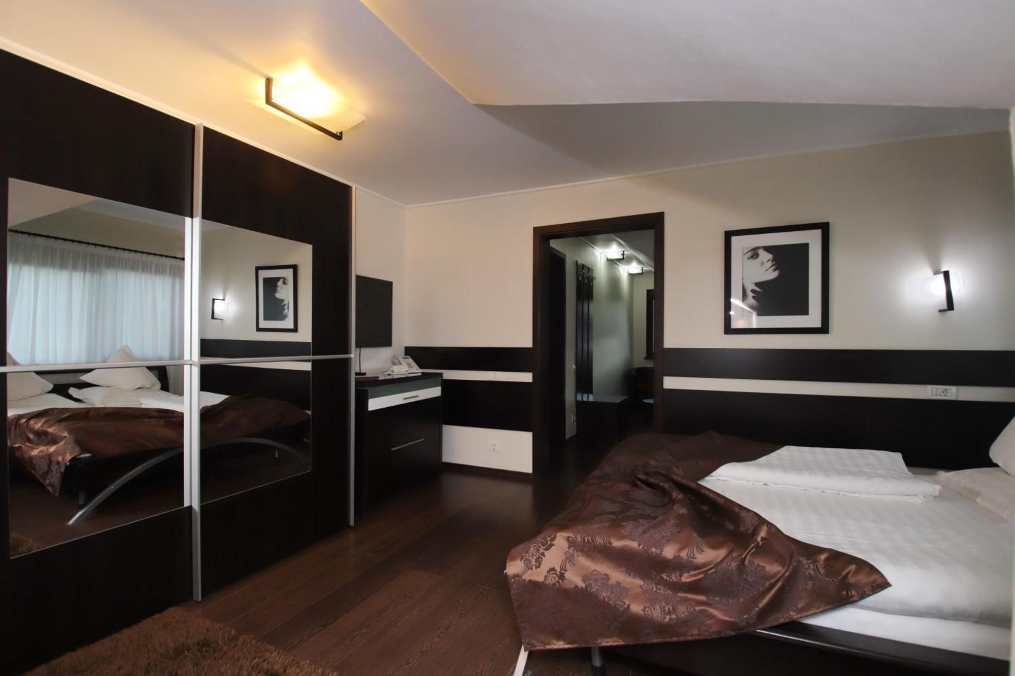 Hotel Complex Cochet à Buşteni Extérieur photo
